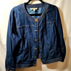 Vintage style jean jacket curved collar stylish waist nice detail.
